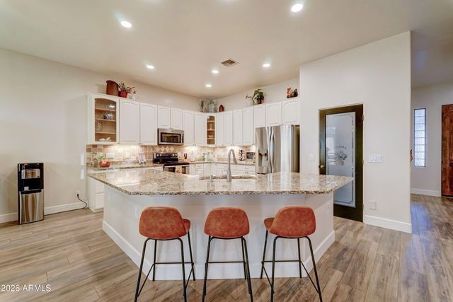 224 E WHITELEY Street, Apache Junction, AZ 85119