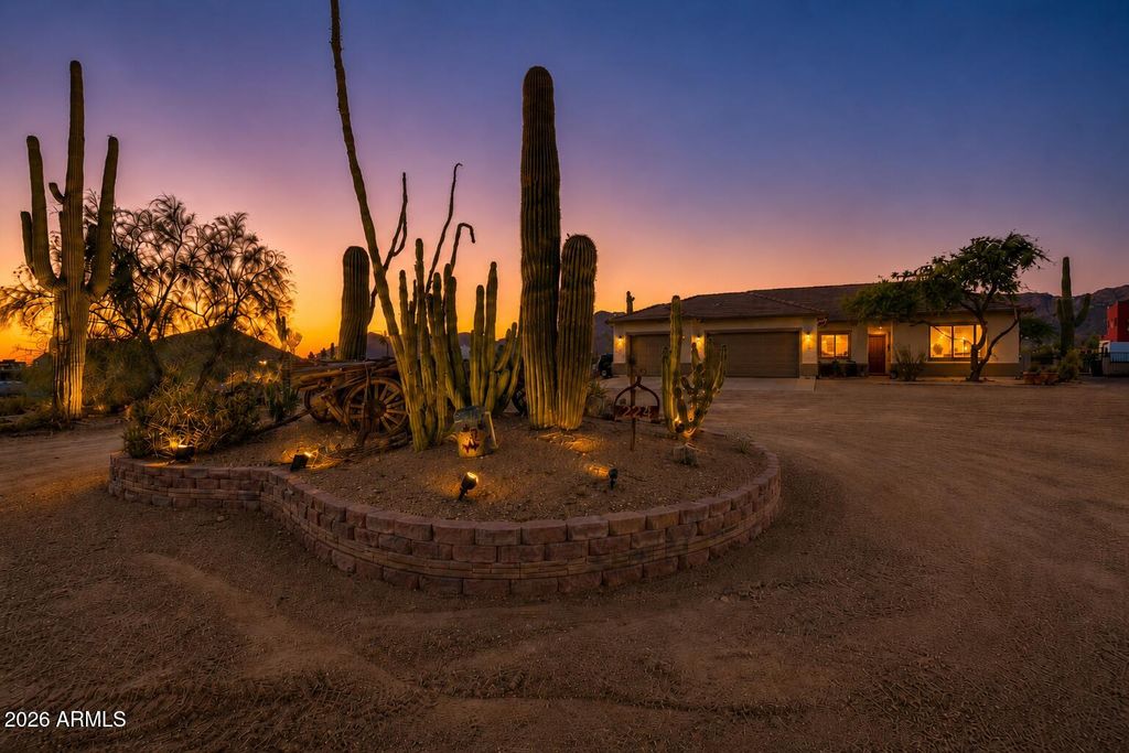224 E WHITELEY Street, Apache Junction, AZ 85119 — exterior