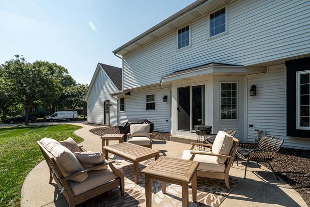 3207 Fox Ridge DRIVE, Waukesha, WI 53189