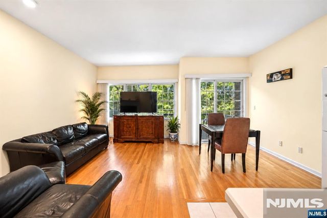 116 Stonegate Trail 116, Cresskill, NJ 07626