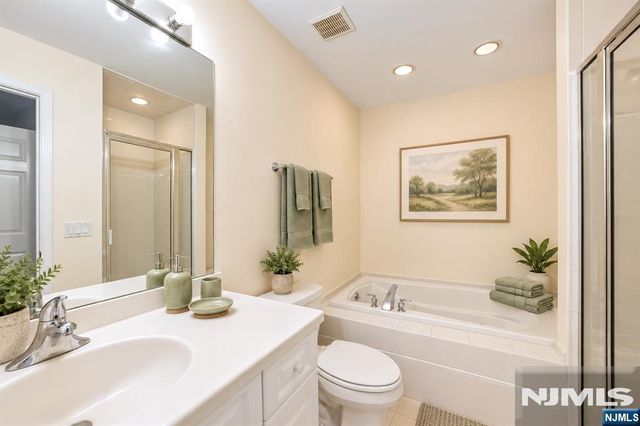 116 Stonegate Trail 116, Cresskill, NJ 07626