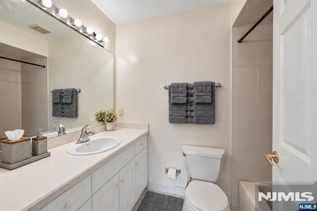 116 Stonegate Trail 116, Cresskill, NJ 07626