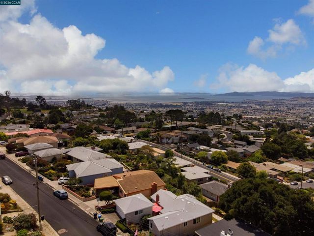 2758 Del Monte Ave, El Cerrito, CA 94530