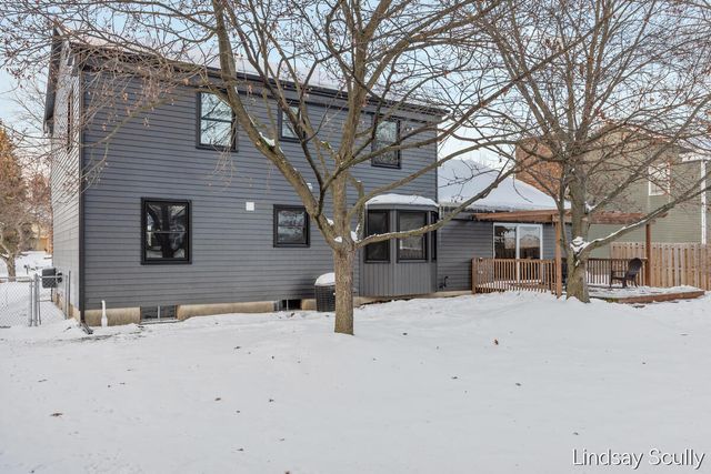 1830 Lockmere Drive, Kentwood, MI 49508