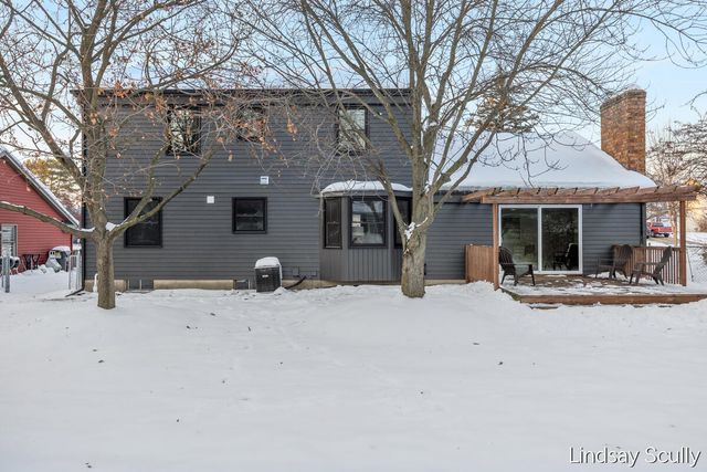 1830 Lockmere Drive, Kentwood, MI 49508