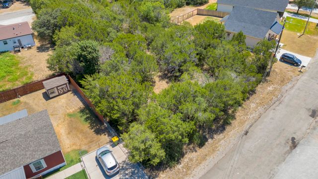 2513 Creekview Drive, Granbury, TX 76048