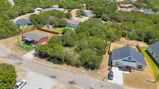 2513 Creekview Drive, Granbury, TX 76048