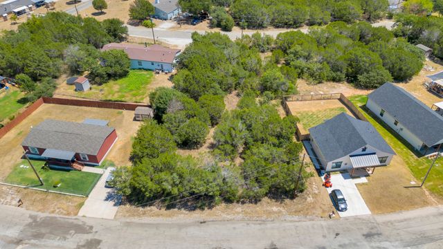 2513 Creekview Drive, Granbury, TX 76048