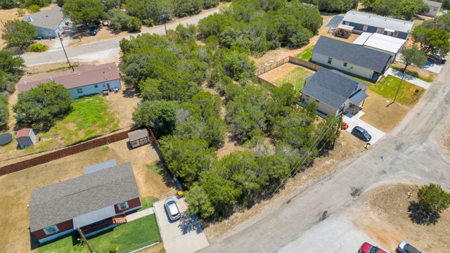 2513 Creekview Drive, Granbury, TX 76048