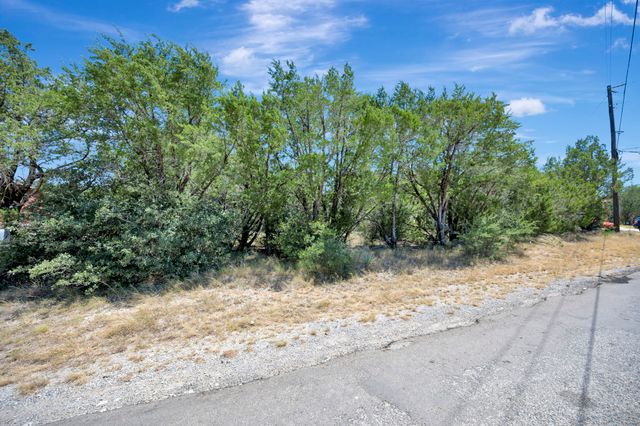 2513 Creekview Drive, Granbury, TX 76048
