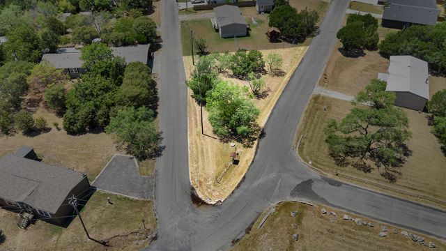 2513 Creekview Drive, Granbury, TX 76048