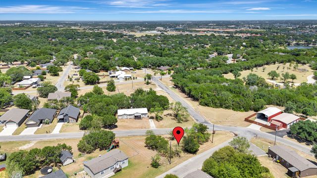 2513 Creekview Drive, Granbury, TX 76048