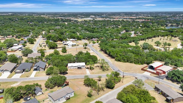 2513 Creekview Drive, Granbury, TX 76048