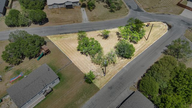 2513 Creekview Drive, Granbury, TX 76048
