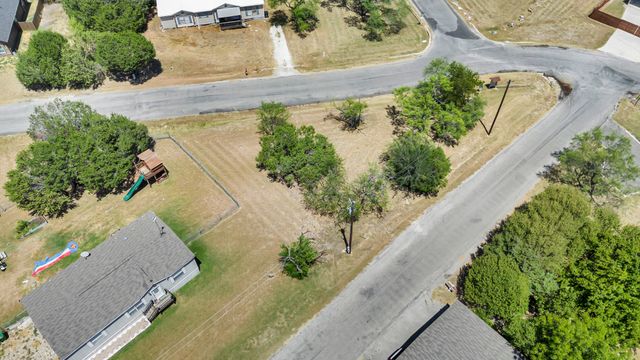 2513 Creekview Drive, Granbury, TX 76048