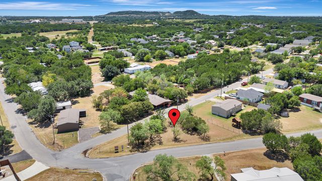 2513 Creekview Drive, Granbury, TX 76048