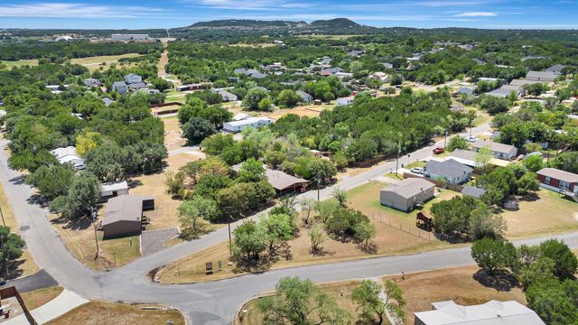 2513 Creekview Drive, Granbury, TX 76048