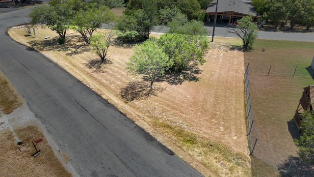 2513 Creekview Drive, Granbury, TX 76048