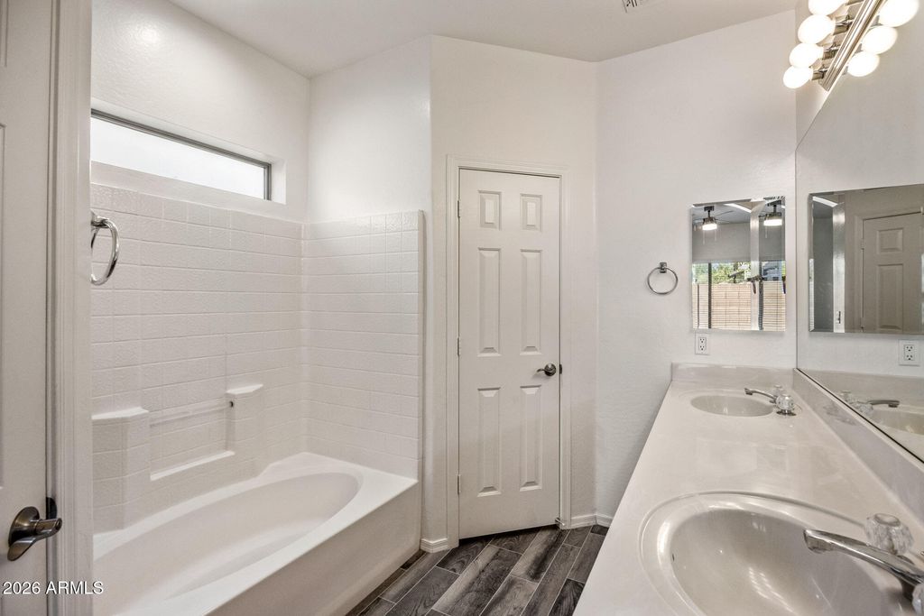 Image 11 of property listing at 9908 E FARMDALE Avenue, Mesa, AZ 85208