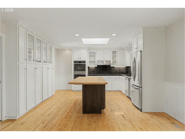 17875 CRESTLINE Dr, Lake Oswego, OR 97034