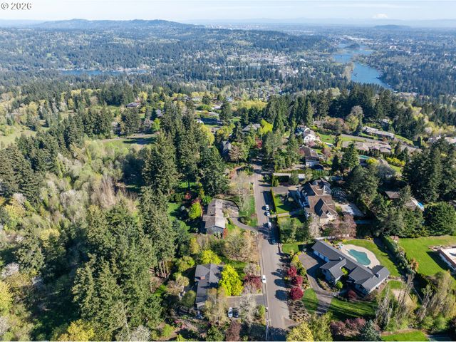 17875 CRESTLINE Dr, Lake Oswego, OR 97034