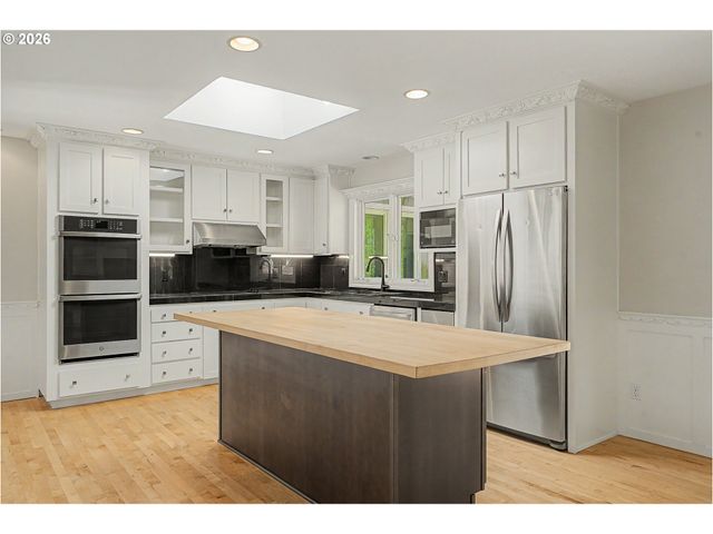 17875 CRESTLINE Dr, Lake Oswego, OR 97034