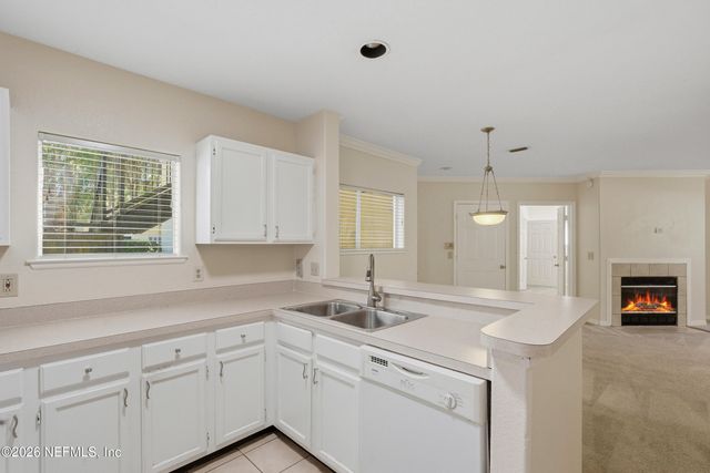 1800 THE GREENS Way 2009, Jacksonville Beach, FL 32250