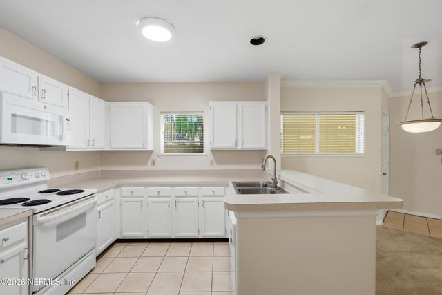 1800 THE GREENS Way 2009, Jacksonville Beach, FL 32250