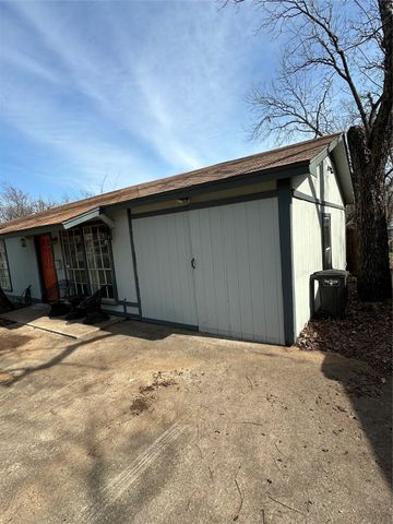 2909 Handley Drive, Fort Worth, TX 76112