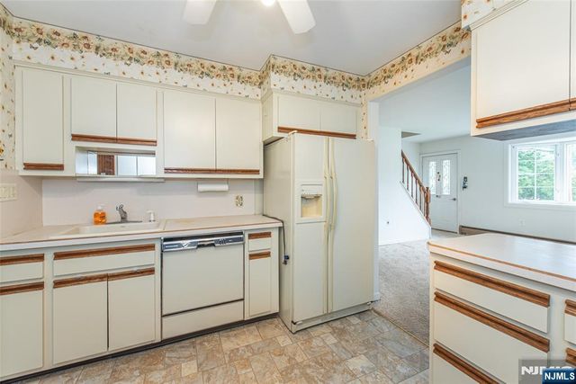 17 South Drive, Woodland Park, NJ 07424