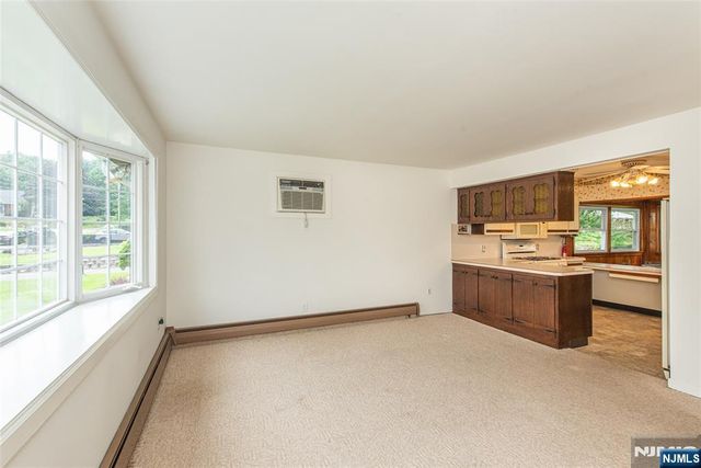 17 South Drive, Woodland Park, NJ 07424