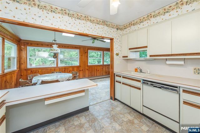 17 South Drive, Woodland Park, NJ 07424