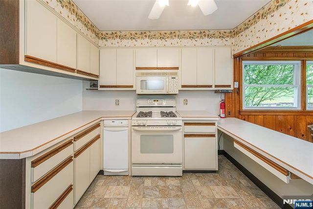17 South Drive, Woodland Park, NJ 07424