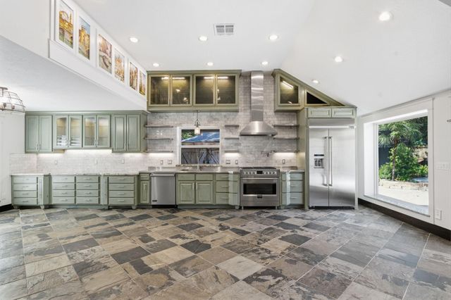 190 Velvet Leaf Place, The Woodlands, TX 77380