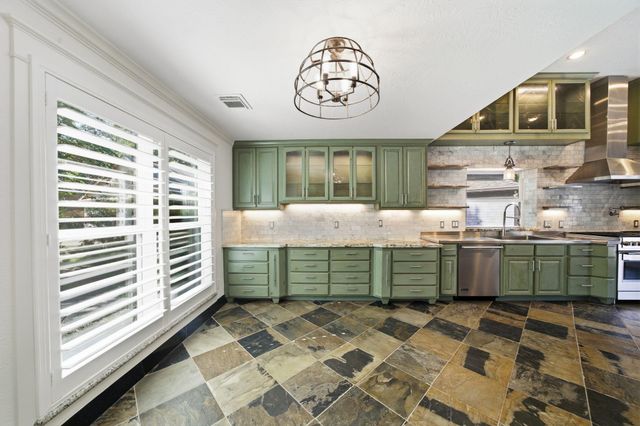 190 Velvet Leaf Place, The Woodlands, TX 77380