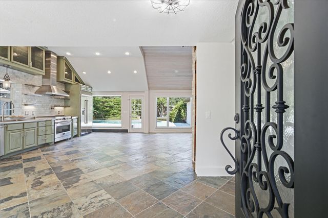 190 Velvet Leaf Place, The Woodlands, TX 77380