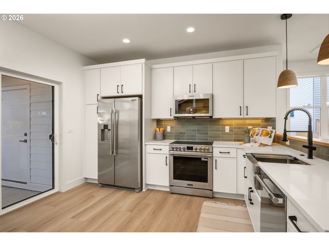 6949 N Burr Ave, Portland, OR 97203