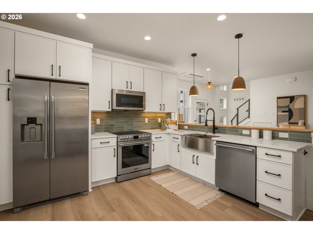 6949 N Burr Ave, Portland, OR 97203