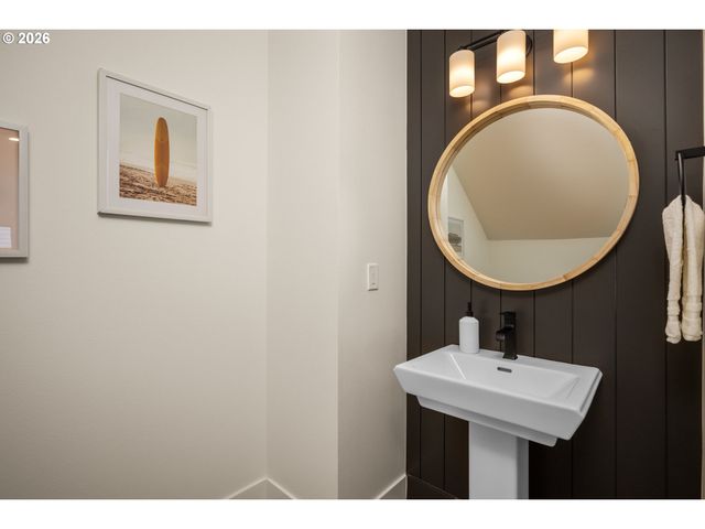 6949 N Burr Ave, Portland, OR 97203