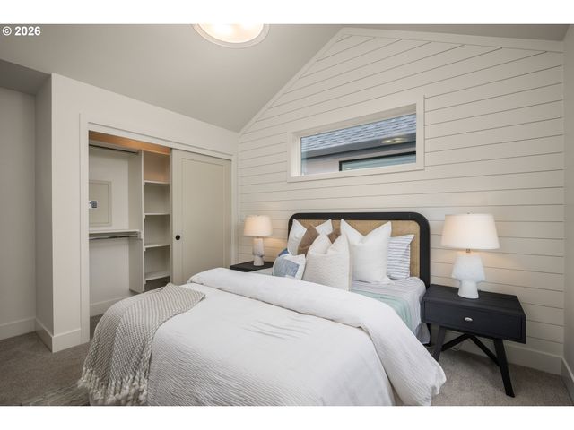 6949 N Burr Ave, Portland, OR 97203