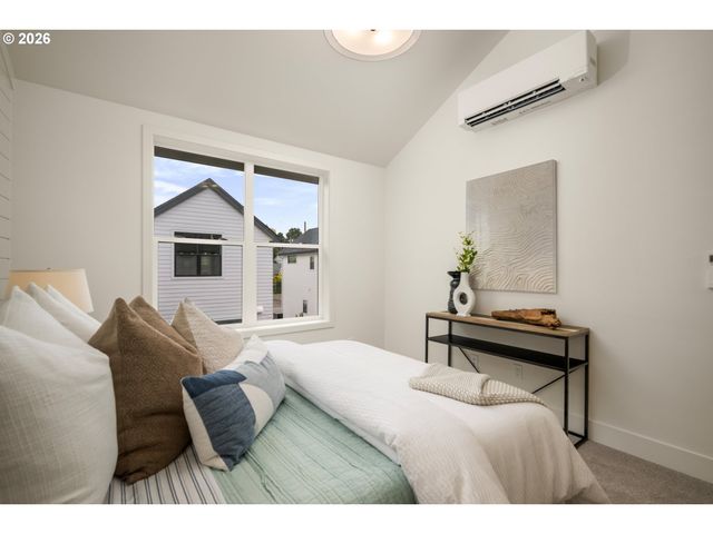 6949 N Burr Ave, Portland, OR 97203