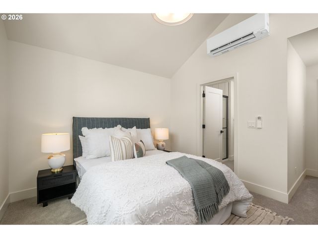 6949 N Burr Ave, Portland, OR 97203