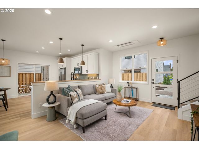 6949 N Burr Ave, Portland, OR 97203