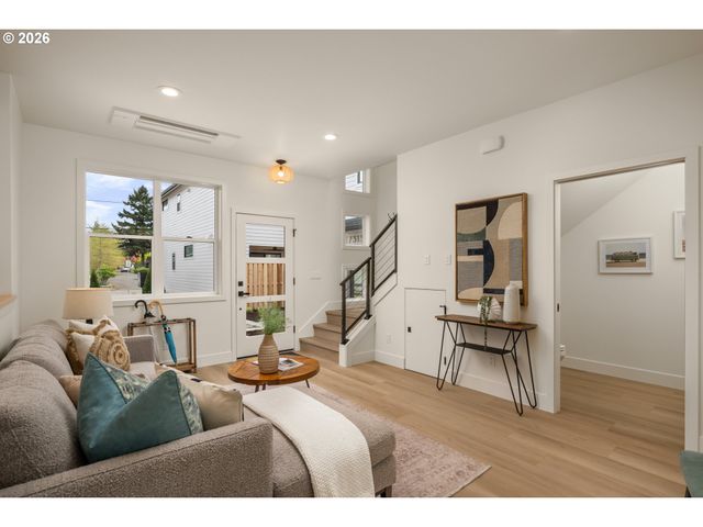 6949 N Burr Ave, Portland, OR 97203