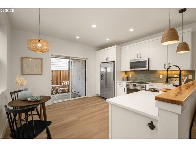 6949 N Burr Ave, Portland, OR 97203