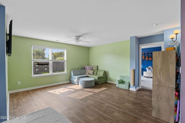 304 Cleat Drive, Surf City, NC 28445