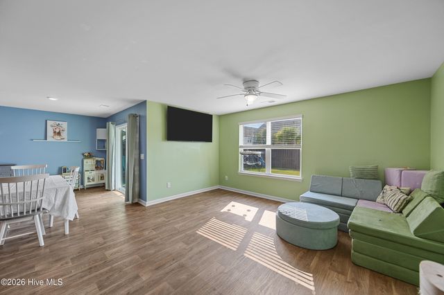 304 Cleat Drive, Surf City, NC 28445