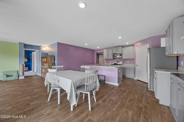 304 Cleat Drive, Surf City, NC 28445