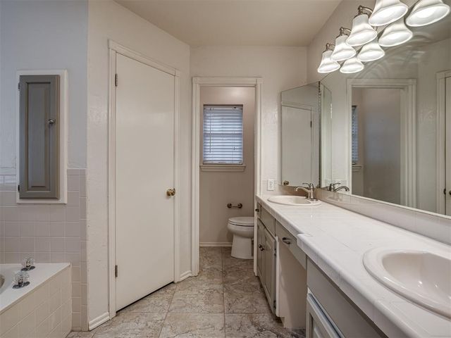 709 N Creek Drive, Edmond, OK 73034