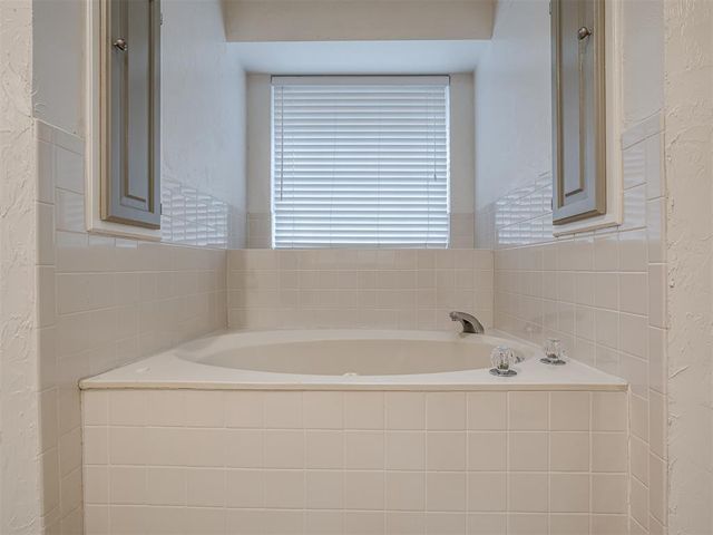 709 N Creek Drive, Edmond, OK 73034